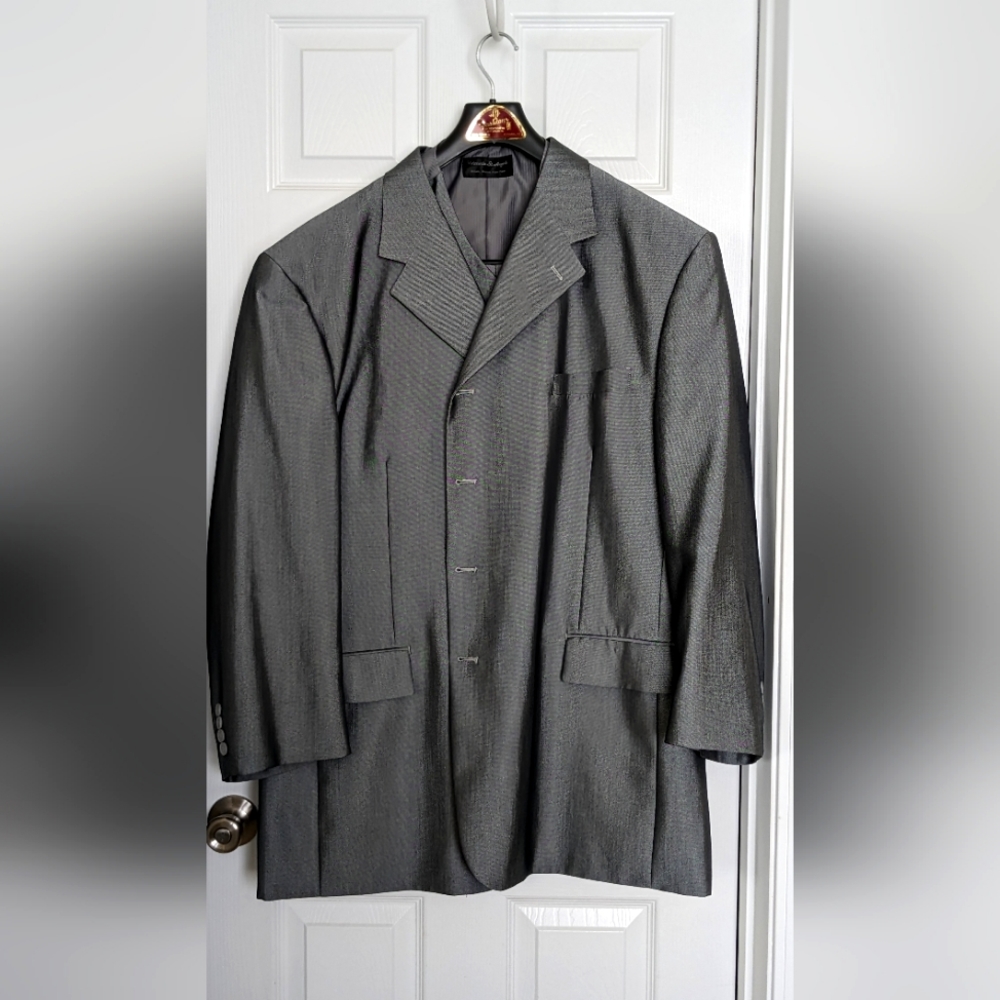 Vittorio St. Angelo men's suit size 48L